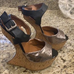 SCENE wedge shoes lightly used sz 7